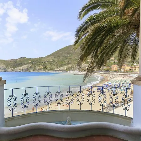 Levanto Villa Sleeps 11 With Wifi ليفانتو
