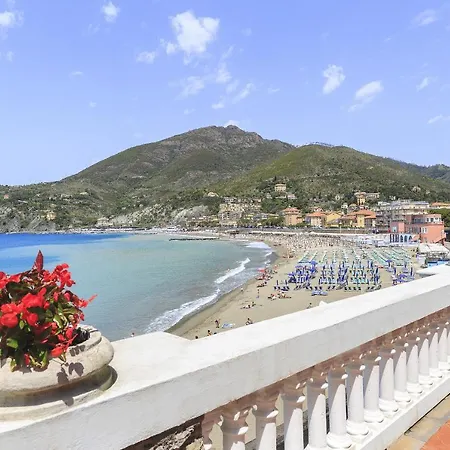 Levanto Villa Sleeps 11 With Wifi فيلة